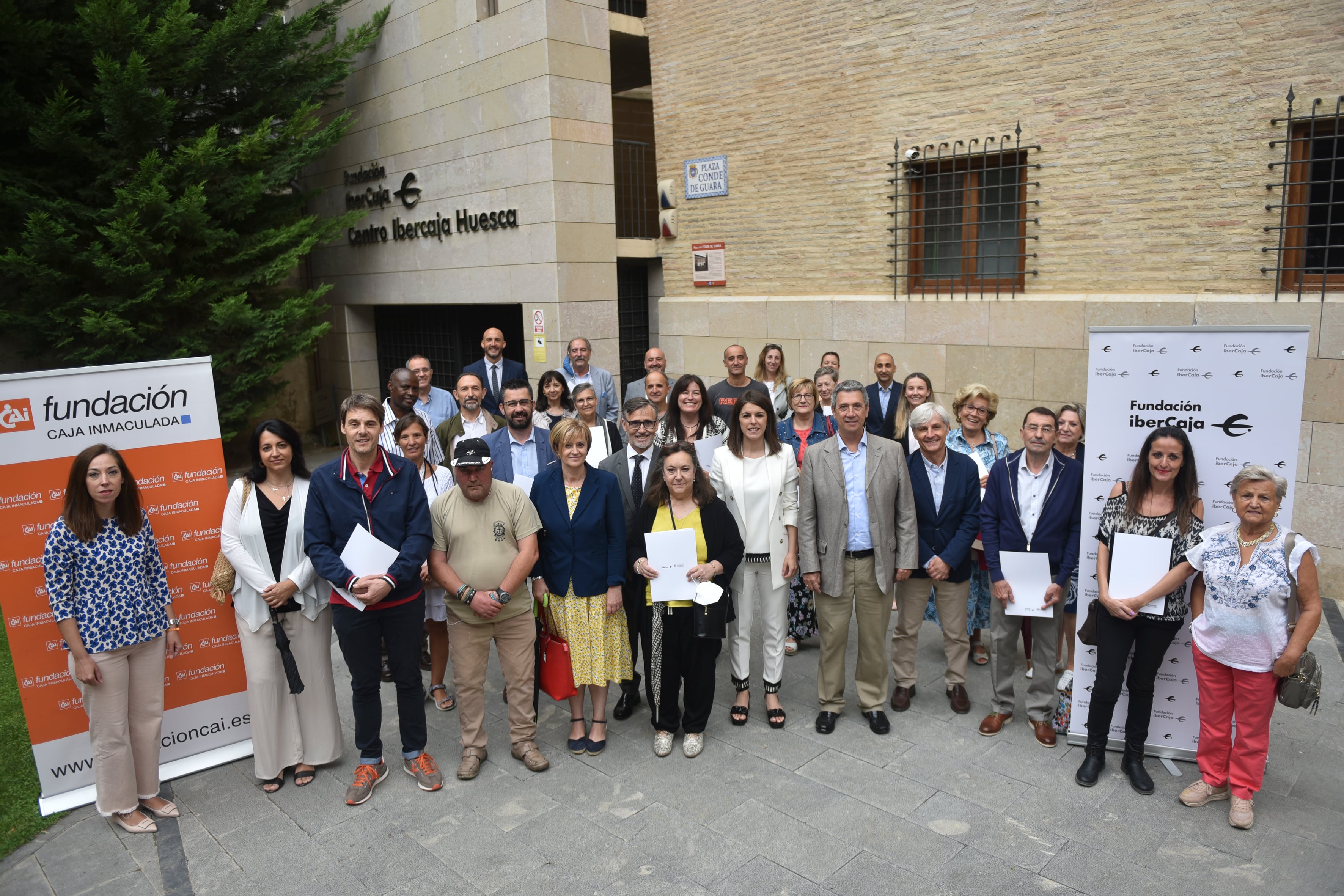 Firma de convenios sociales de Fundación Ibercaja y Fundación CAI con las entidades seleccionadas en Huesca y provincia