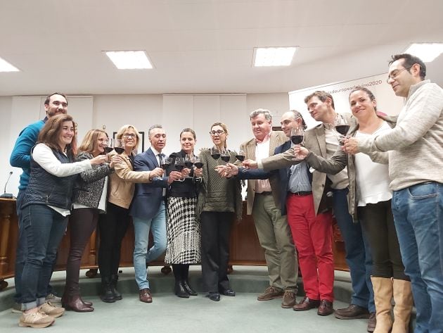 Los representantes de la candidatura y personalidades de la Ribera del Duero brindaron por la capitalidad del vino