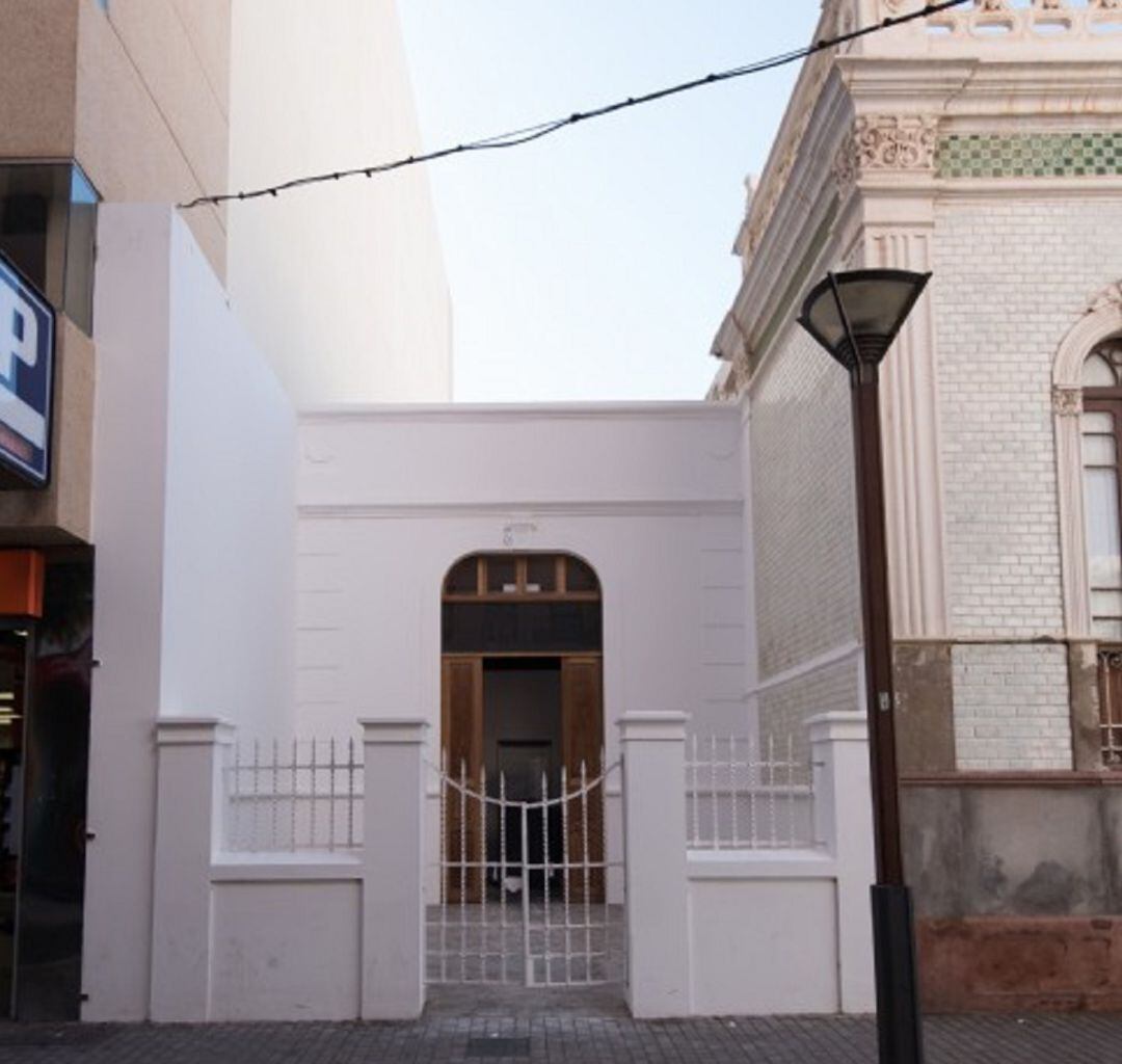 Fachada y puerta de entrada del Museo Arqueológico de Lanzarote.