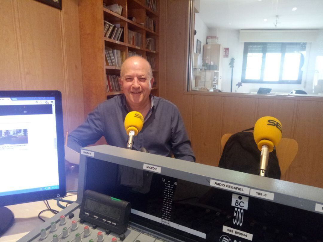 El alcalde de Peñafiel, Elias Arranz, en los estudios de Radio Peñafiel - Cadena SER
