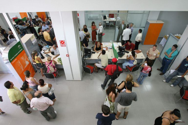 Interior de una oficina de empleo.