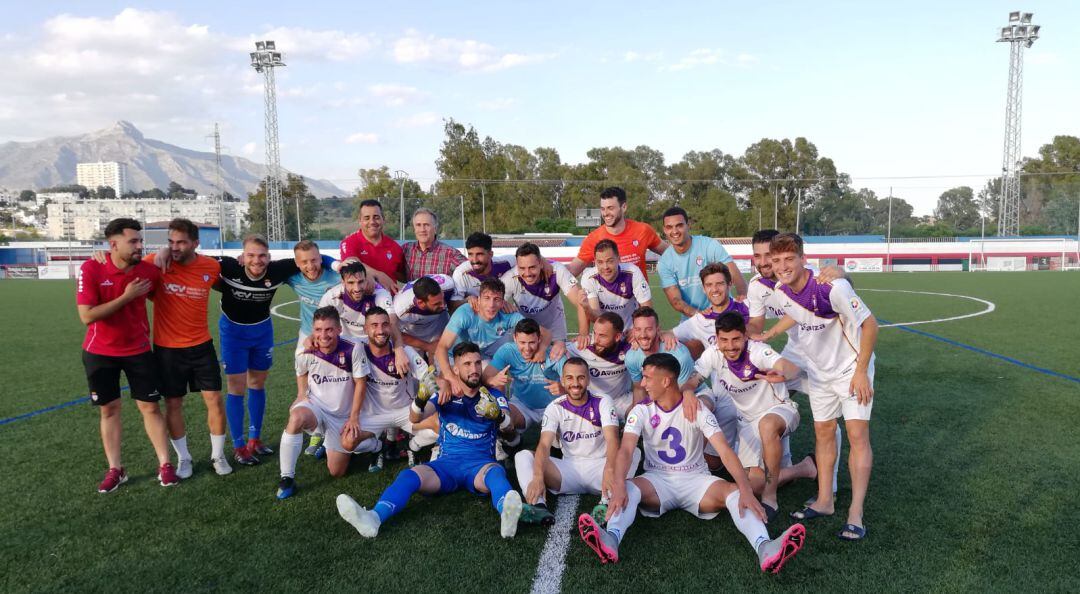 Los jugadores del Real Jaén celebran el primer puesto.