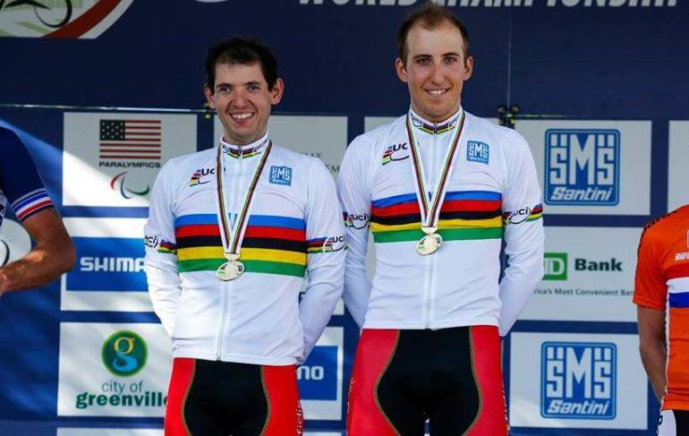 Los corredores Noel Martin y Carlos González que participan en Rio