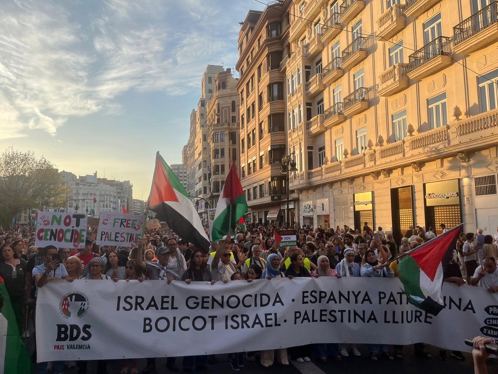 Manifestación en València pidiendo el embargo de armas a Israel