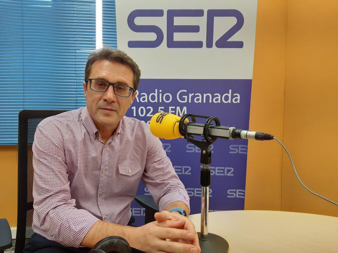 Jorge Fernández, en los estudios de Radio Granada