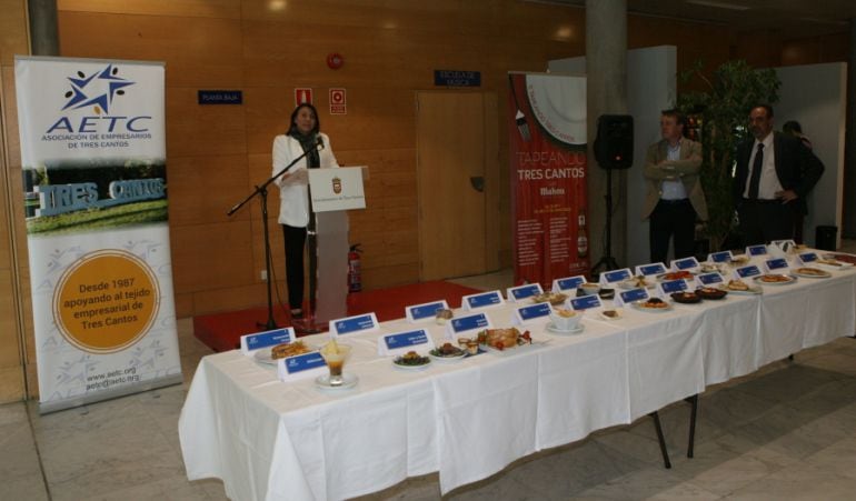 Luz María López, presidenta de AETC, presentó las tapas participantes en la segunda edición de esta ruta gastronómica 