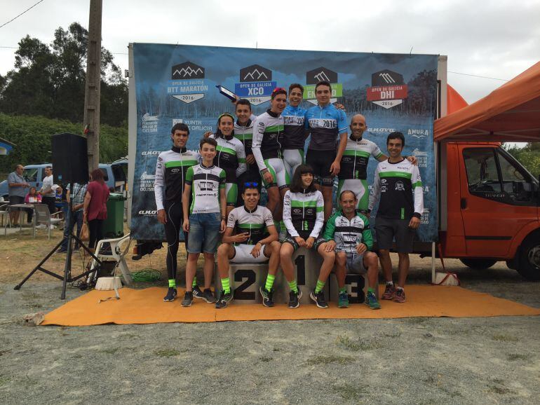 Equipo del equipo del Club Ciclista de Maceda, actual campéon Open de Galicia BTTXCO