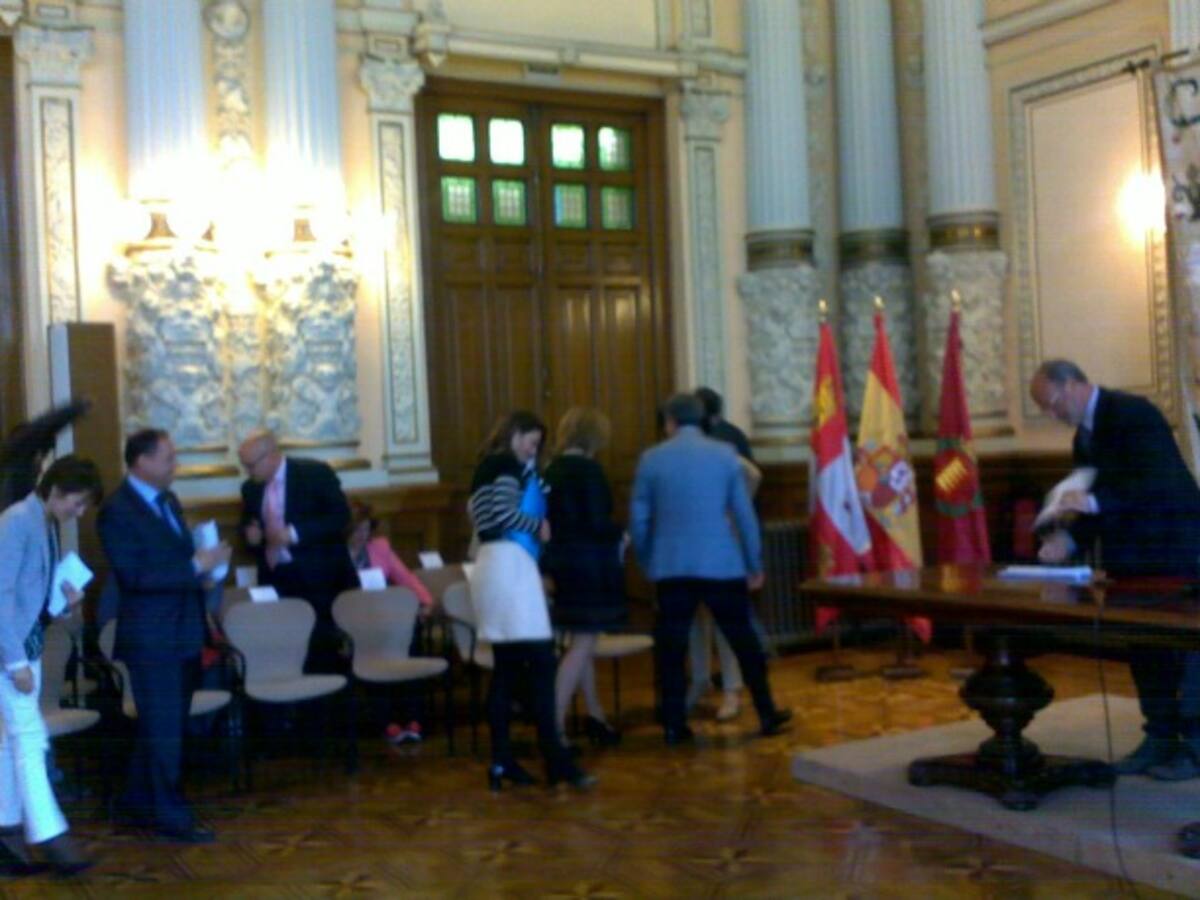 León de la Riva advierte al PSOE sobre el fusilamiento de García Quintana