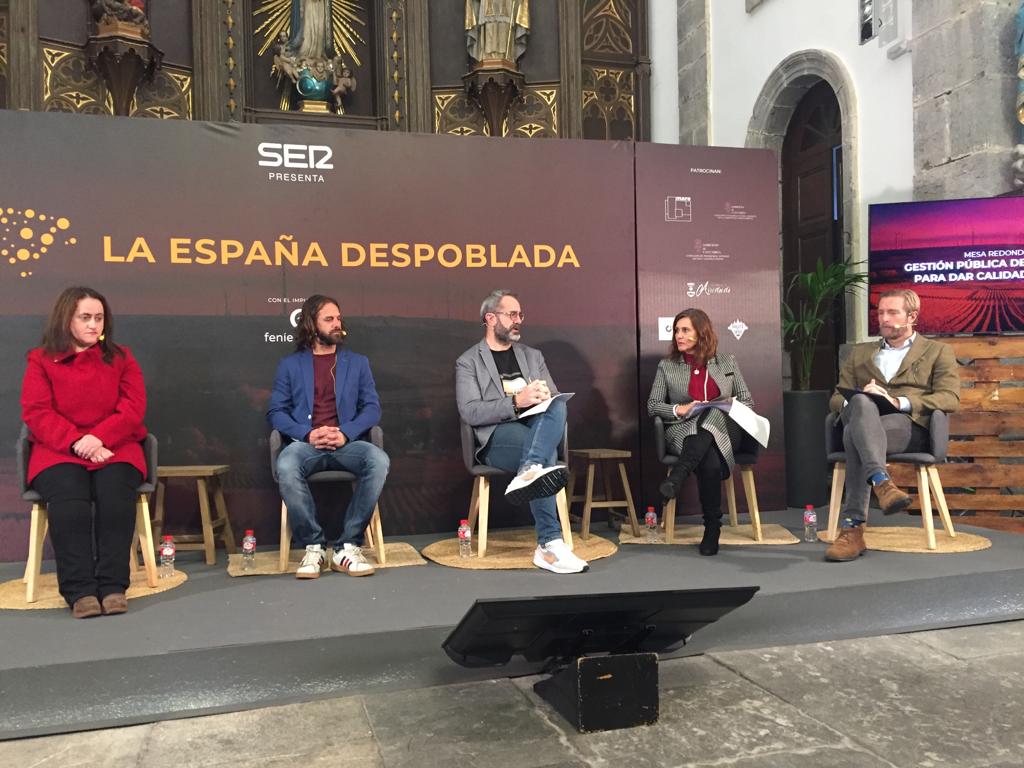 De izquierda a derecha, Lorena Ruíz, Kike León, Fermín Mier, Paula Fernández y Felipe Piña.