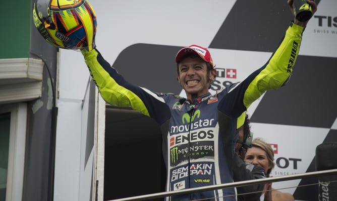 Valentino Rossi se lleva el triunfo en el GP de Australia.