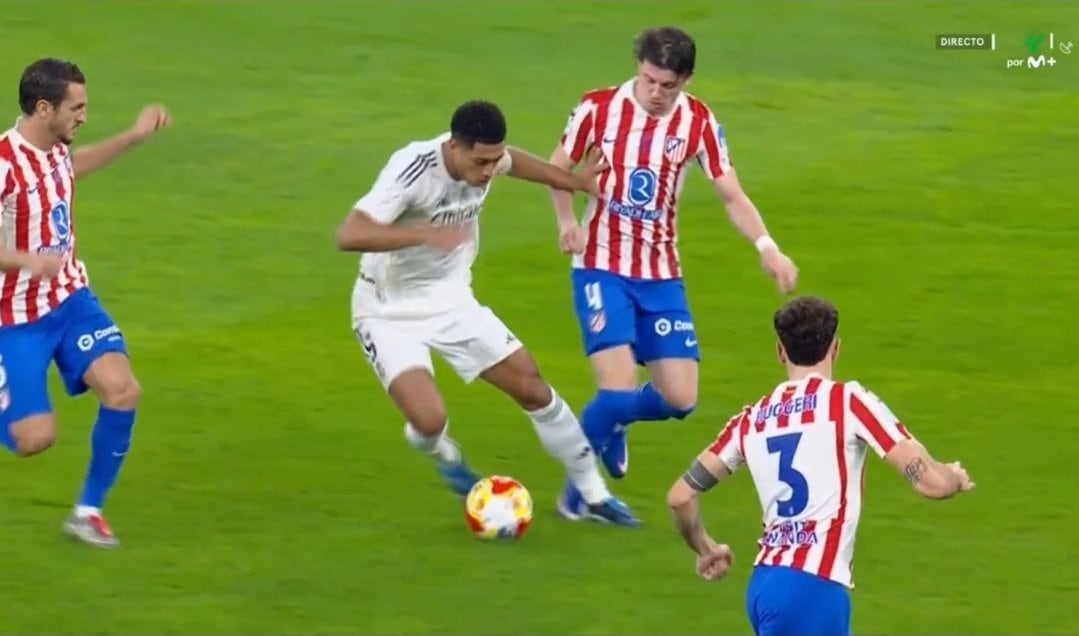 Fotograma de la falta de Gallagher a Jude Bellingham (Movistar+).