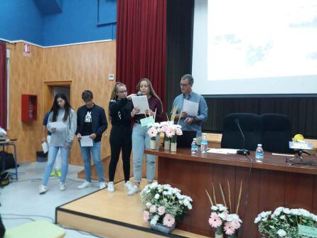 Momento de la presentación del proyecto por el profesor Juan Alberto Porcel y algunas alumnnos/os