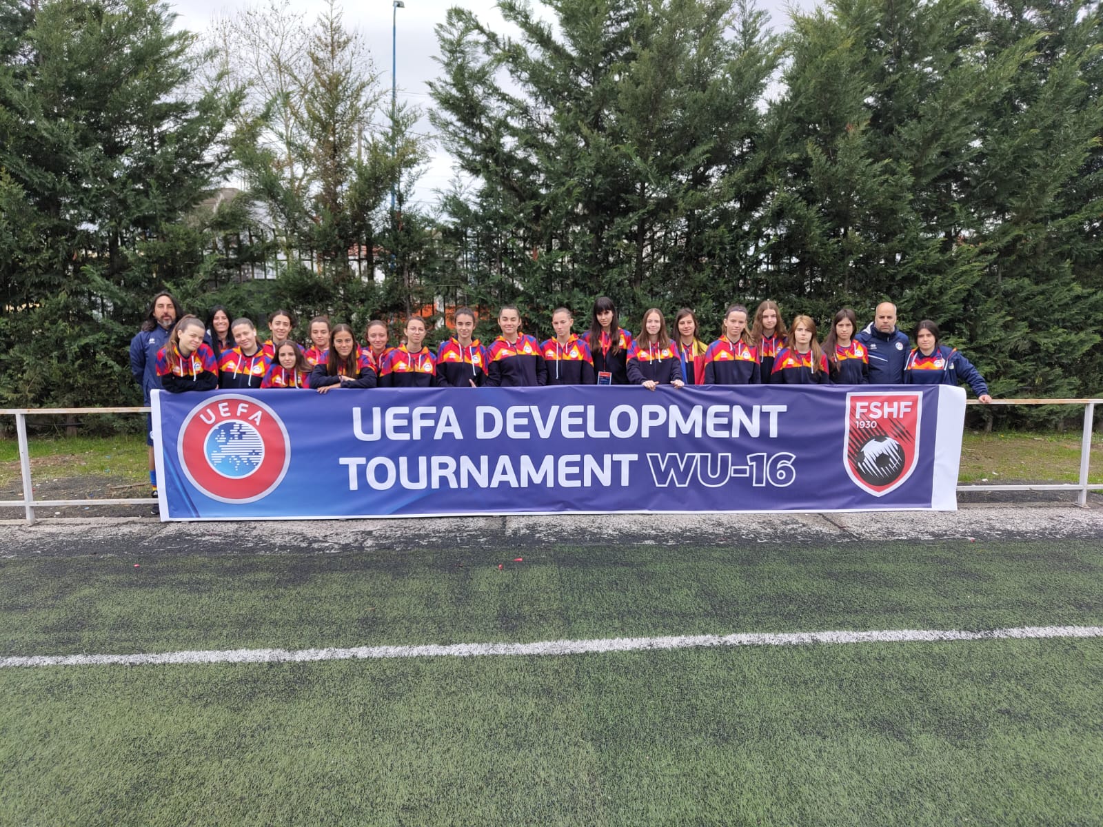 La selecció de futbol femenina sub-16 al torneig de desenvolupament UEFA, a Albània.