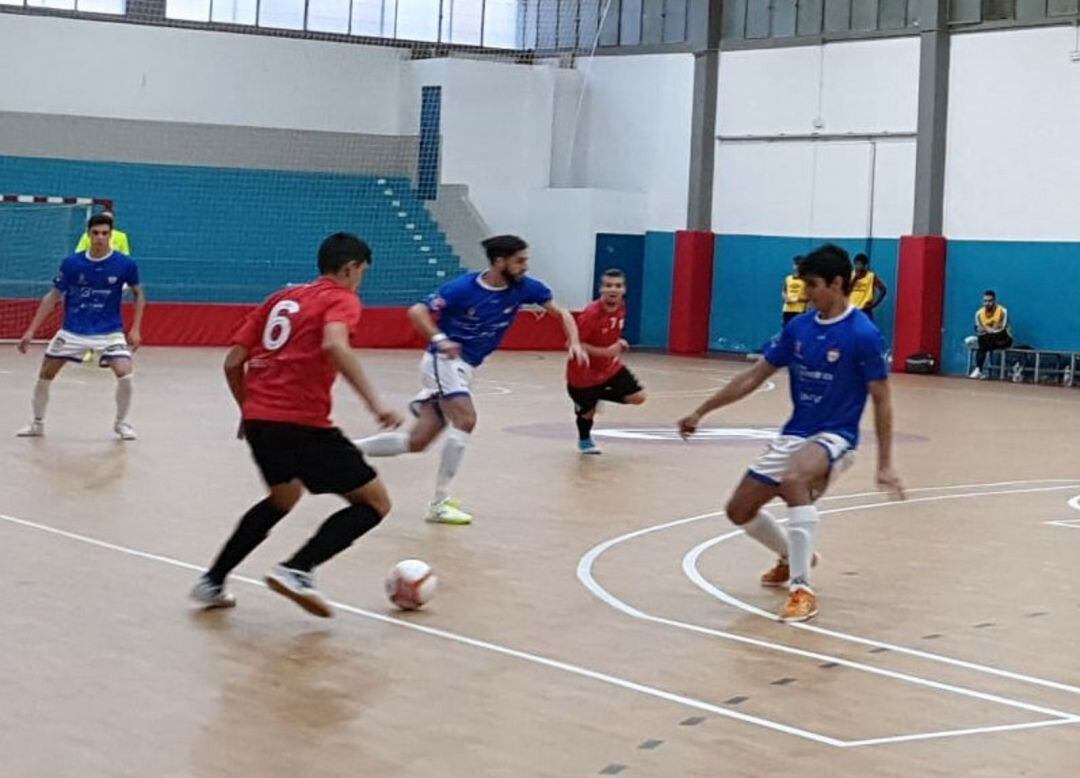 El Nueva Elda sumó tres valiosos puntos ante un rival muy intenso