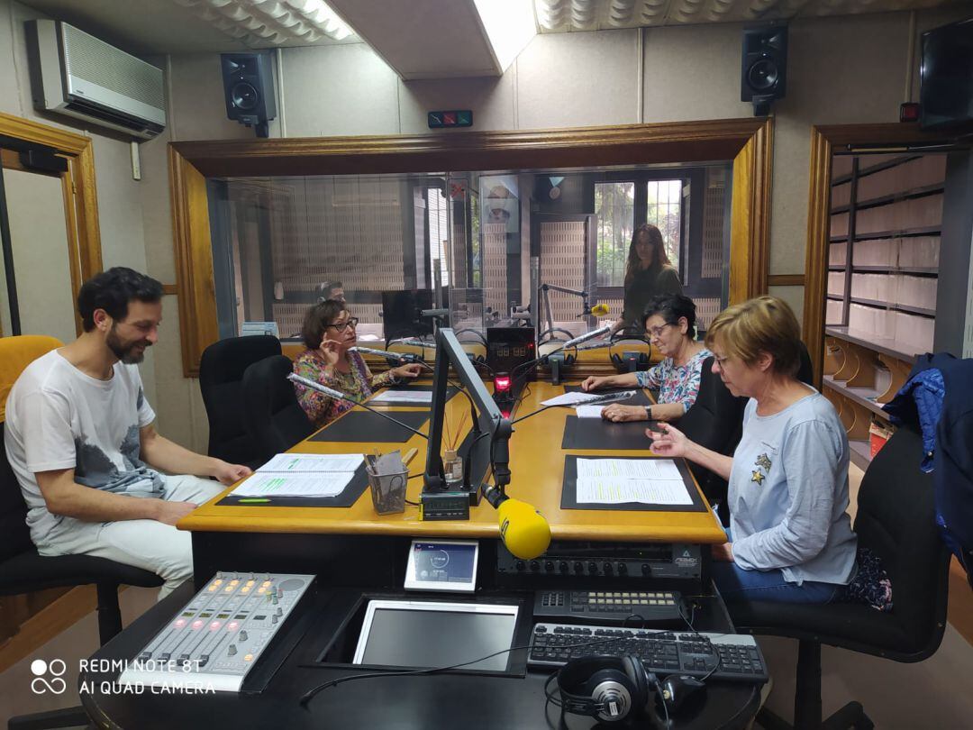 Un momento de la grabación de las Ficciones Sonoras en los estudios de Radio Segovia 