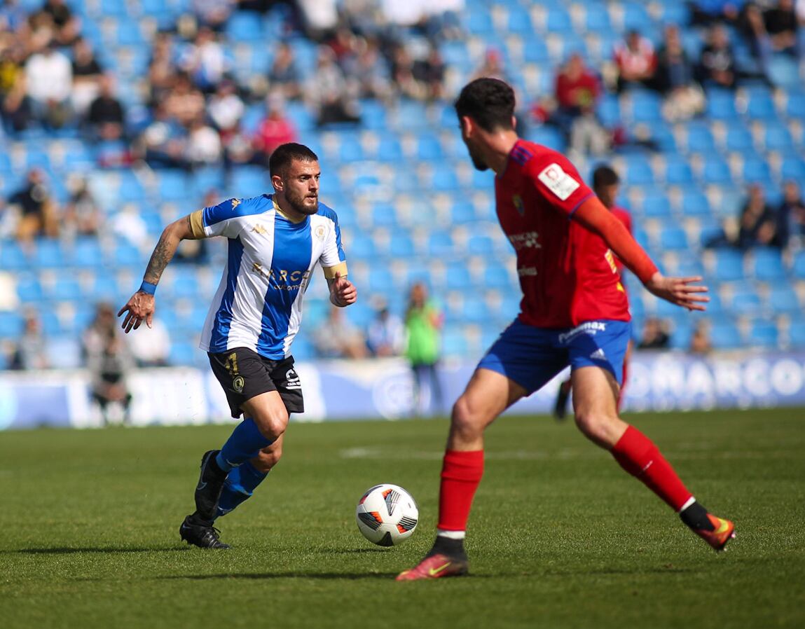 José Artiles, jugador del Hércules CF, frente a Teruel