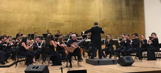 Con el guitarrista Pepe Romero y la orquesta ADDA Simfònica en el año 2019