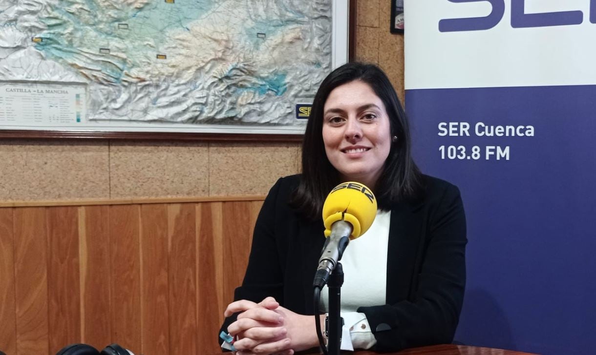 Beatriz Jiménez, candidata del PP a la Alcaldía de Cuenca, en los estudios de la SER.