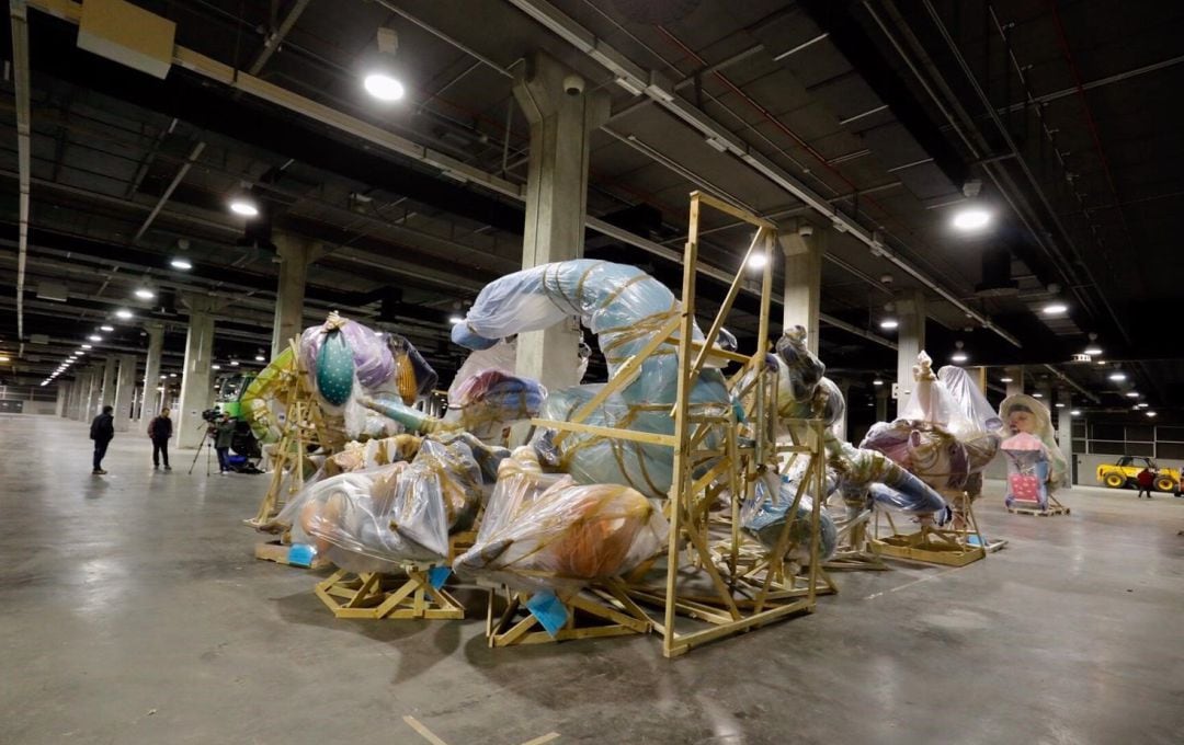 Fallas almacenadas en Feria Valencia donde permanecerán tras la suspensión de las fiestas por el coronavirus