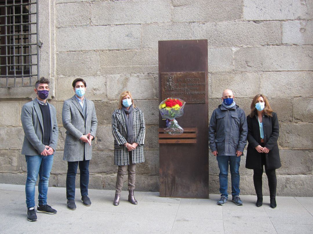 Homaneja en Segovia con motivo de los 90 años de la II República.