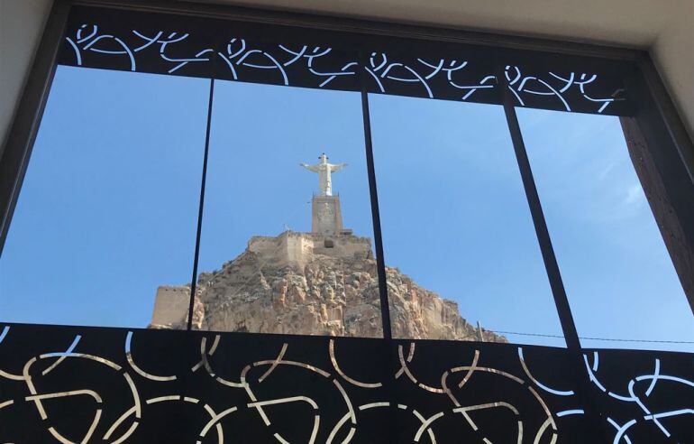 Panorámica del Castillo de Monteagudo, con el Cristo, desde el Centro de Visitantes