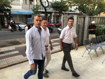 Toni Cantó llegando a la sede de la máxima institución insular