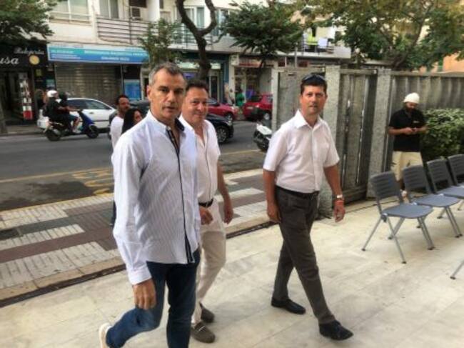 Toni Cantó llegando a la sede de la máxima institución insular