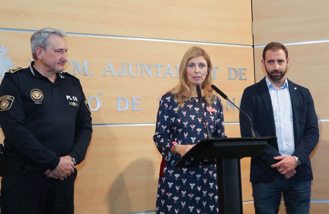 El comisario principal jefe de la Policía Local, José Luis Carque, la alcaldesa de Castellón, Amparo Marco, y el concejal de Policía, Omar Braina