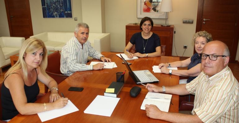 Reunión para abordar la atención sanitaria a aquellas personas que se encuentran en situación irregular en nuestra Región