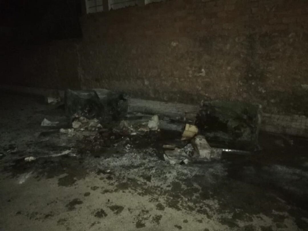 Contenedor quemado en Castellar la noche del 23-10-2018