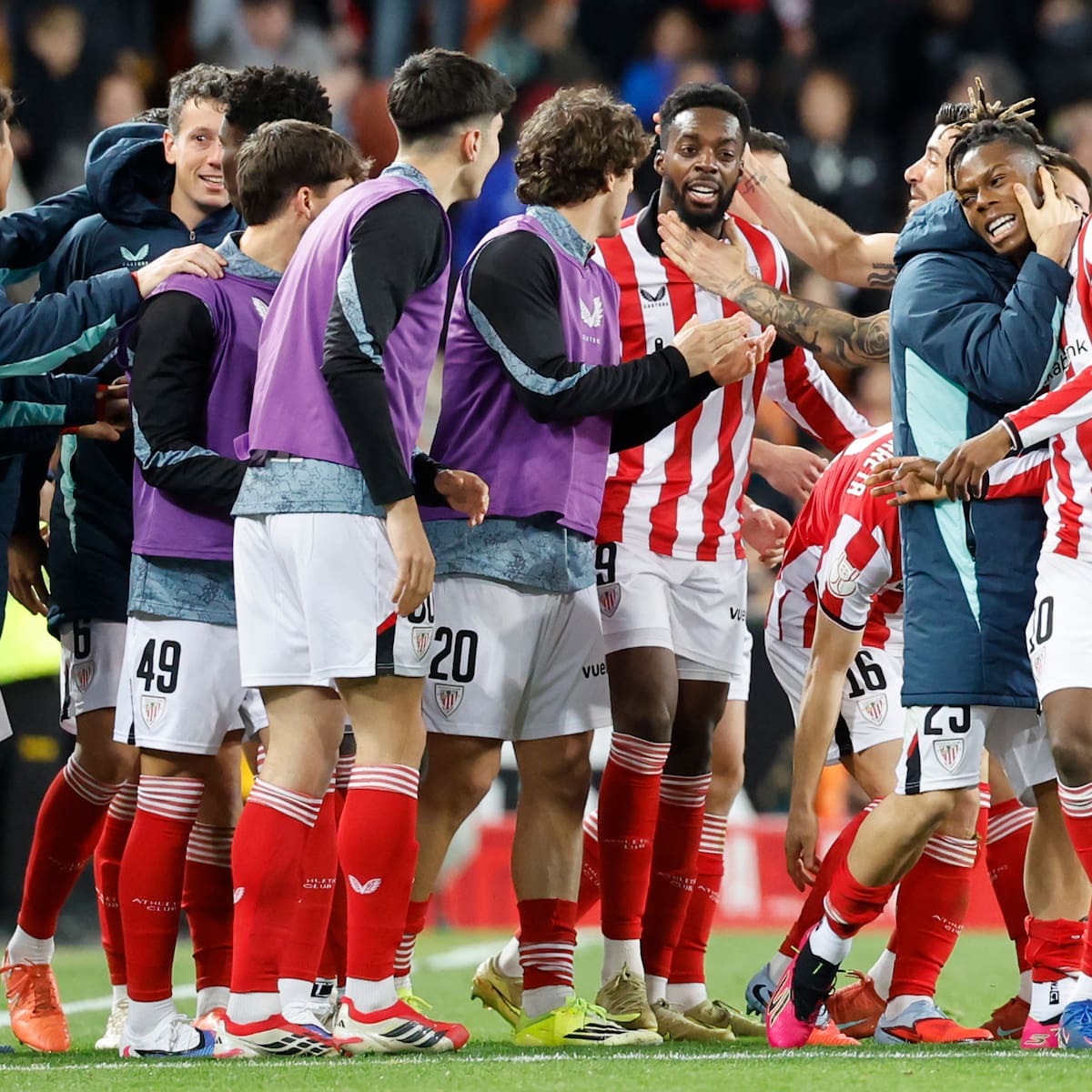 Así vivieron los jugadores del Athletic la llegada a Mestalla desde dentro del autobús: golpes, insultos e impacto de botellas en los cristales