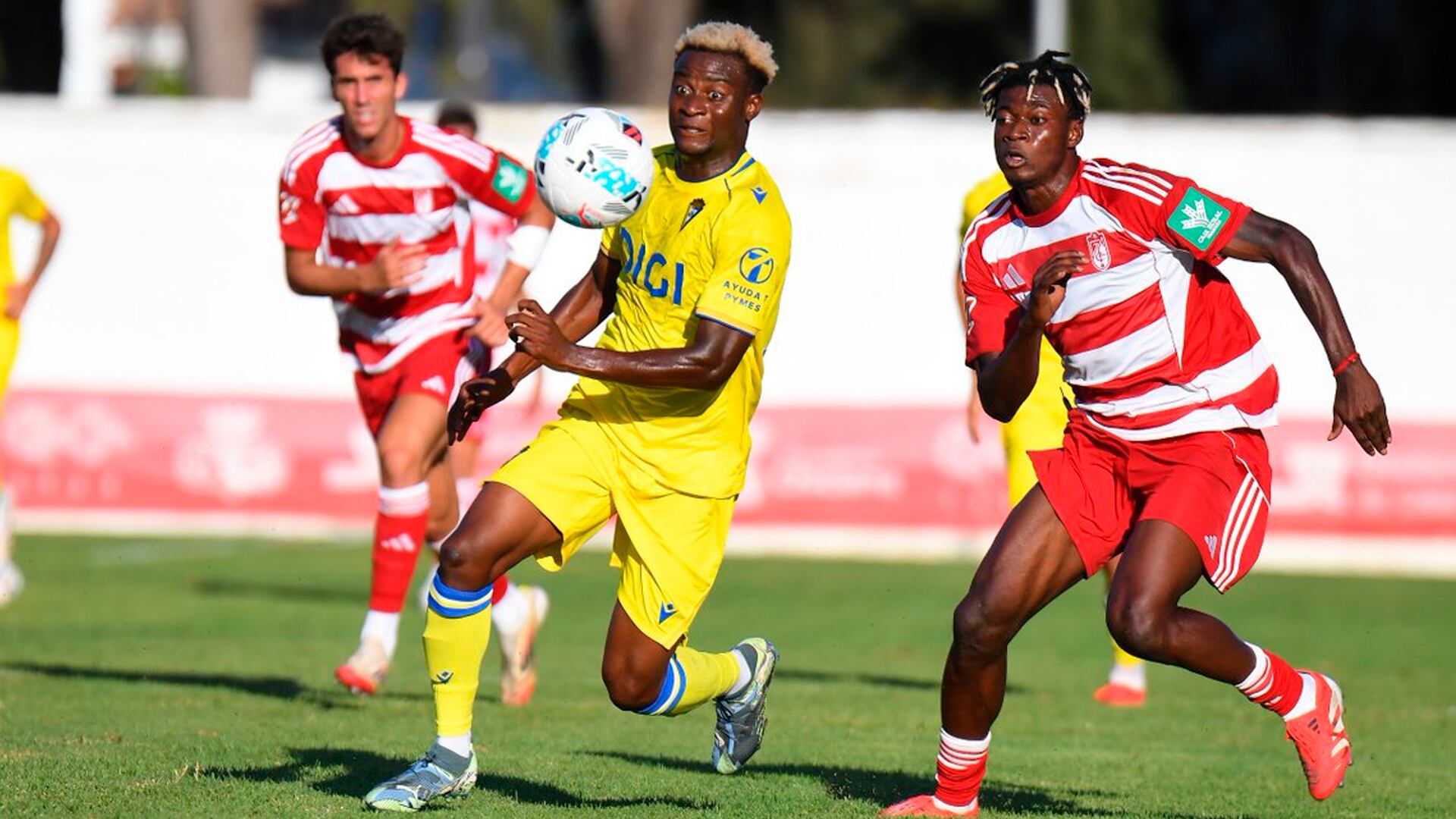 Nico Njalla en un partido con el Cádiz Mirandilla ante el Recreativo Granada
