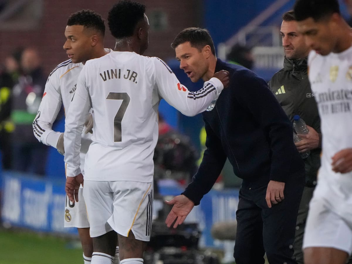 "No puede ser un 'se queda o se va' en cada partido". Xabi Alonso y su Real Madrid sobreviven al ultimátum de Mendizorroza