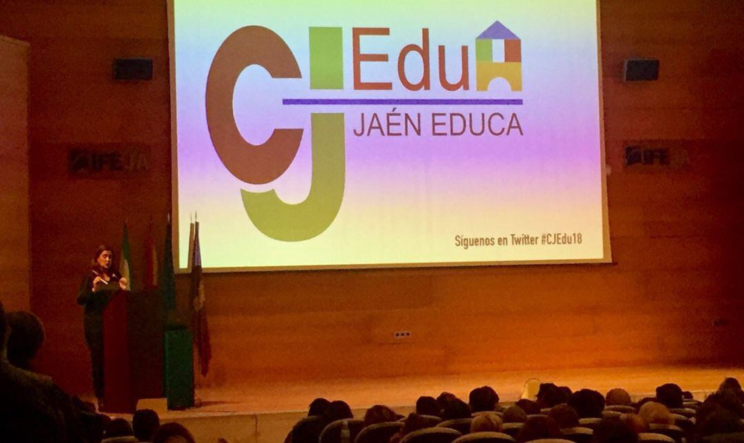 La consejera de Educación, Sonia Gaya, durante su intervención en el congreso.