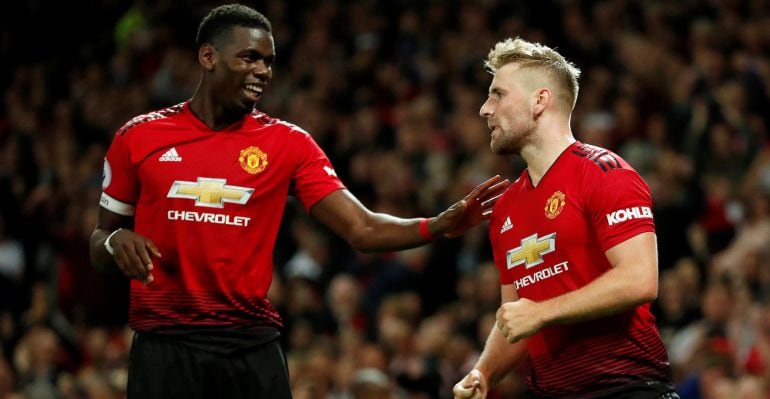 Pogba y Shaw celebran el segundo tanto del United