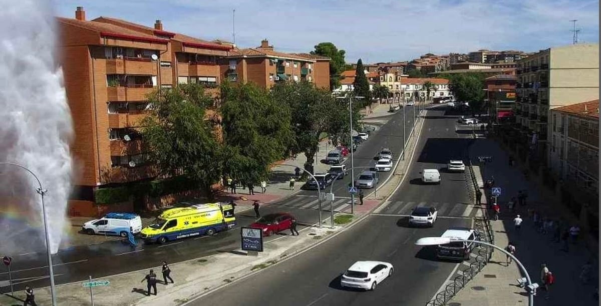 La columna de agua que ha golpeado al trabajador de 43 años en la mañana de este lunes