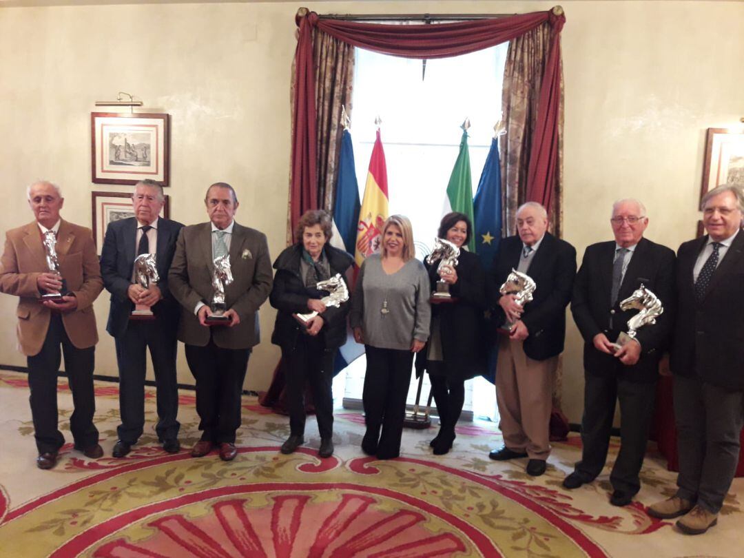 Los premiados junto a Mamen Sánchez y Paco Camas