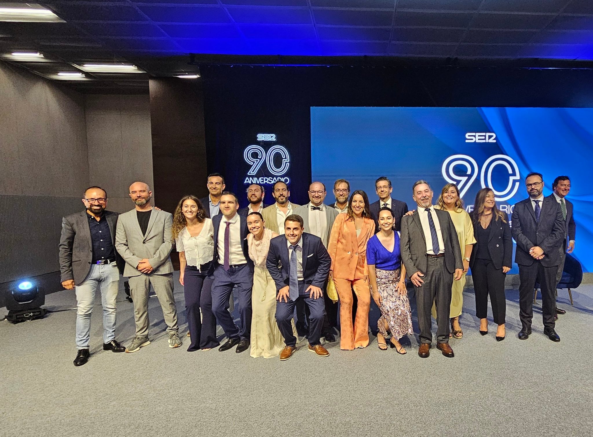 Foto de familia de Cadena SER en la gala del 90 aniversario de Radio Albacete.