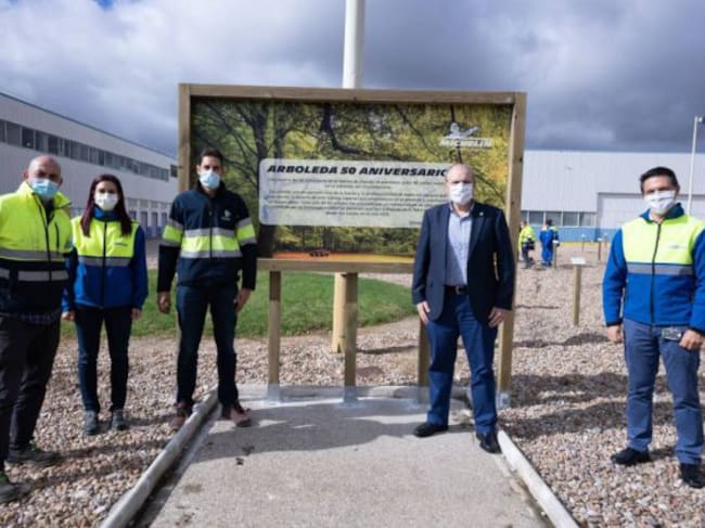 50 aniversario de Michelin con la plantación de árboles en sus instalaciones