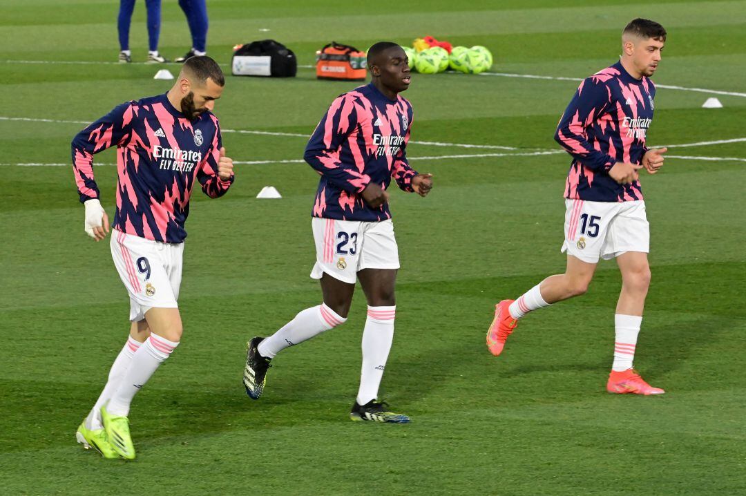 Benzema, Ferland Mendy y Fede Valverde, en un entrenamiento del Real Madrid