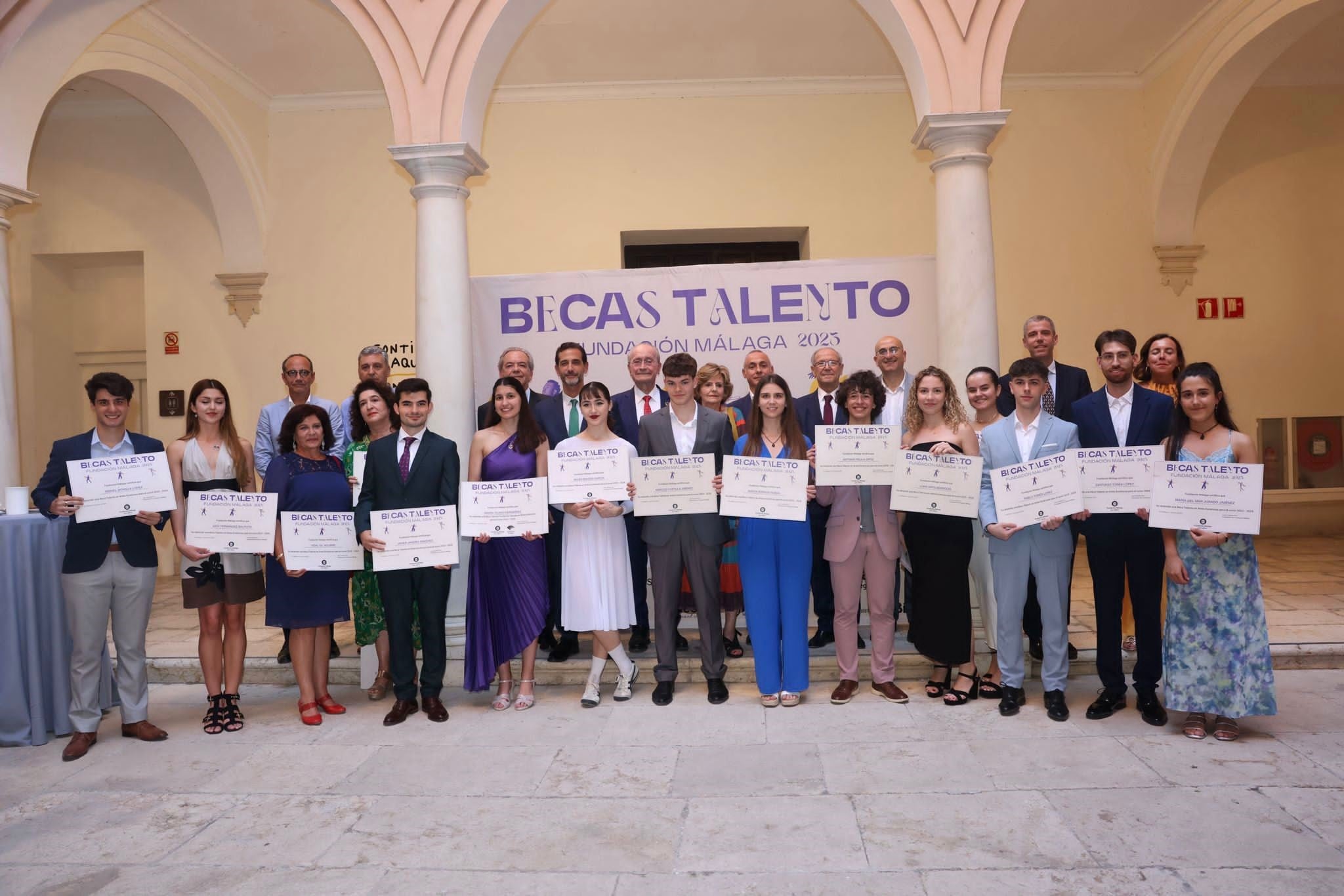 Un momento de la entrega de la beca de la Fundación Málaga