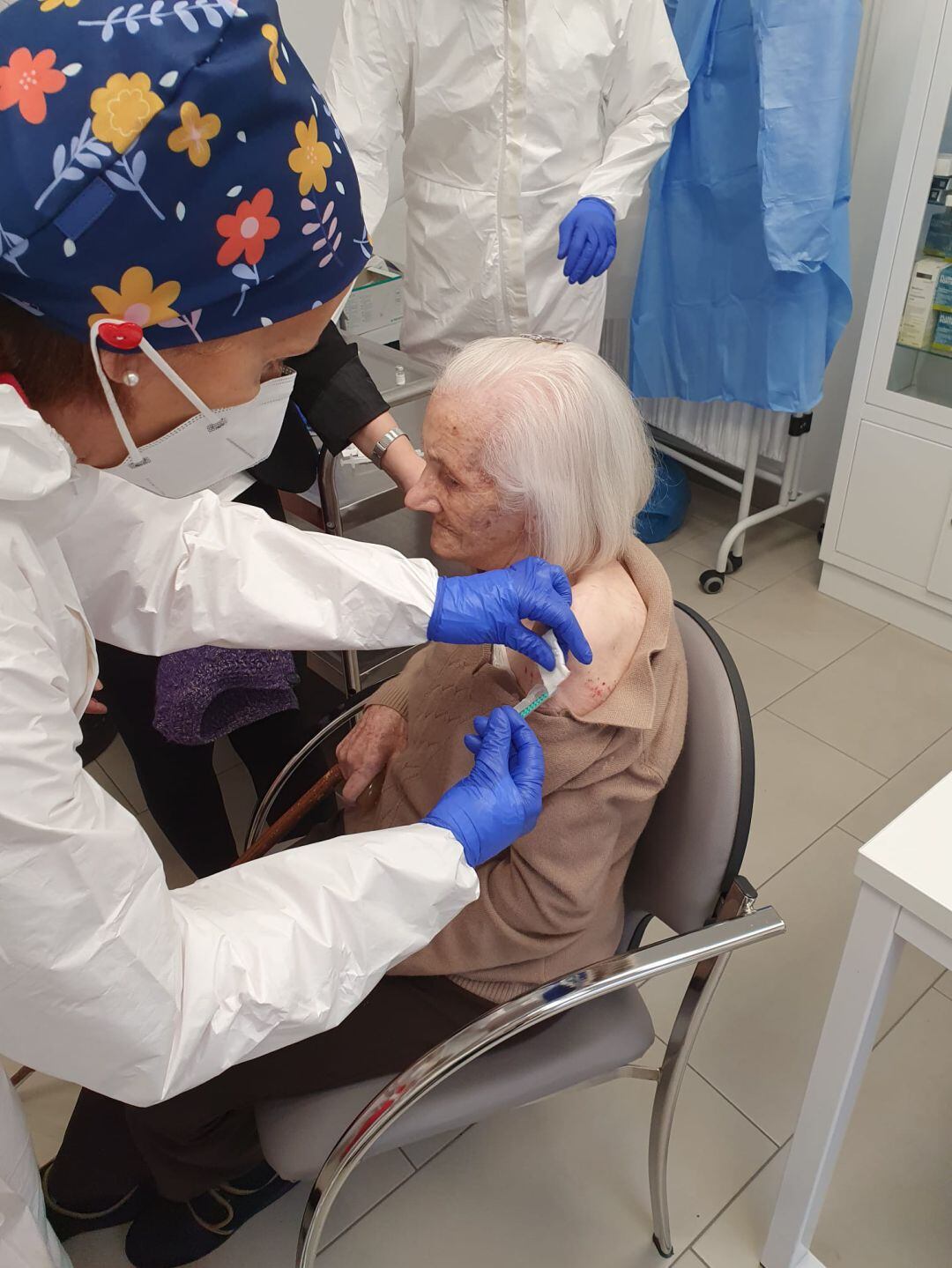 Los mayores de 80 años empezarán a vacunarse el lunes en el Bierzo-Laciana