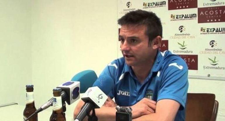 Julio Cobos, entrenador del Villanovense