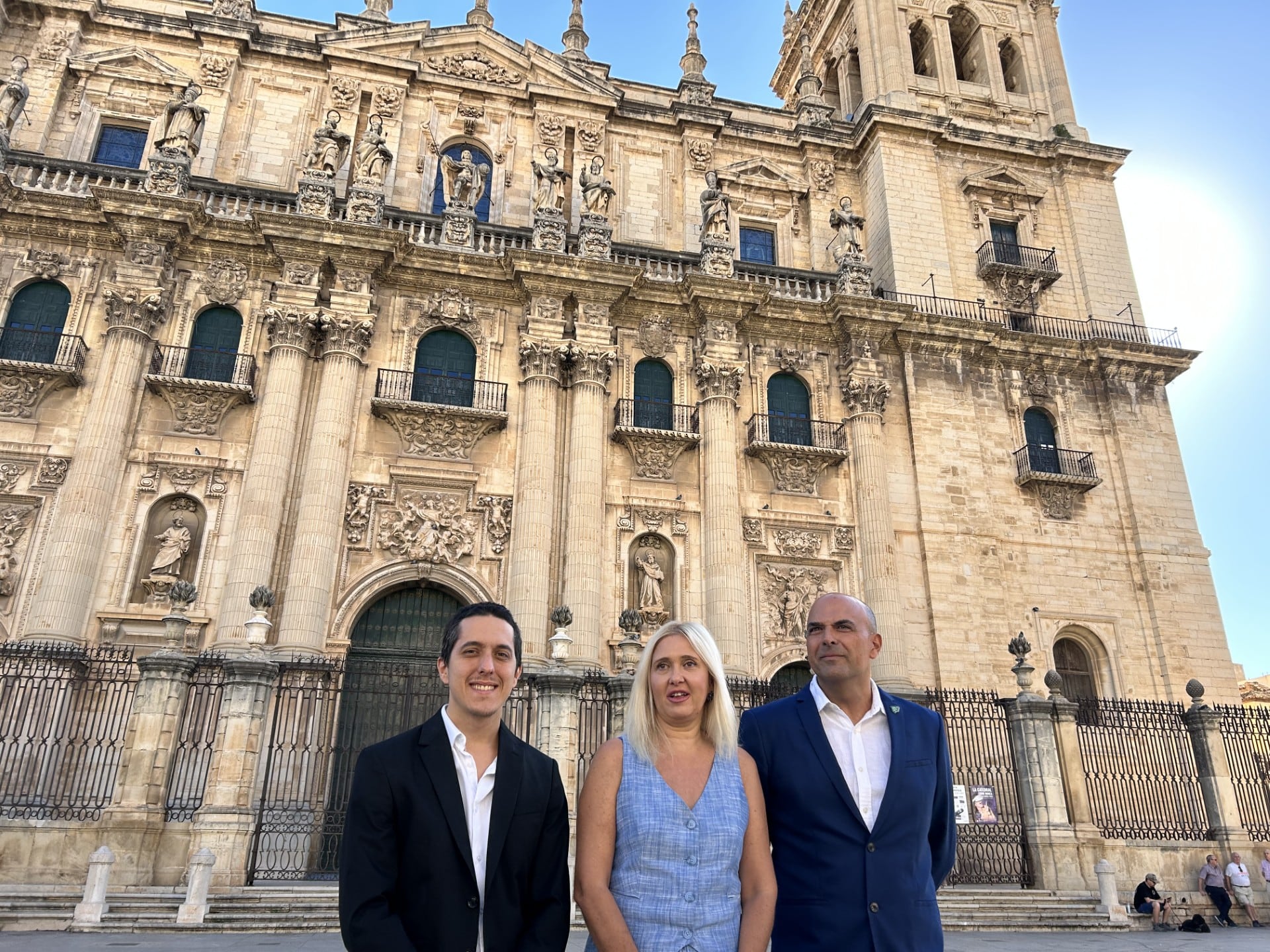 De izquierda a derecha, Luis García Millán, María Espejo y José María Cano, los tres concejales de Jaén Merece Más en la capital.