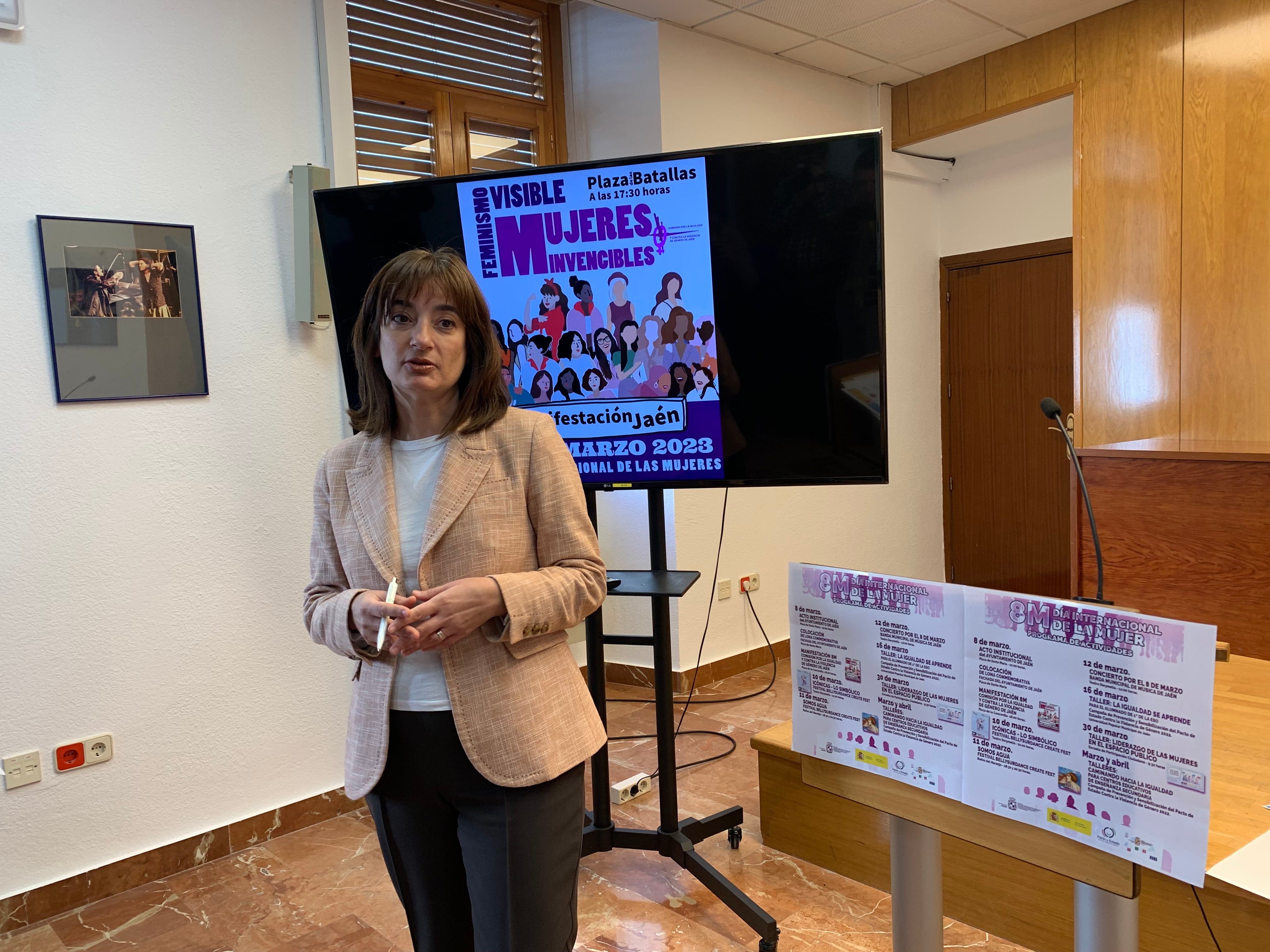 La concejala de Igualdad del Ayuntamiento de Jaén, Eva Funes, durante la presentación de los actos del 8M.