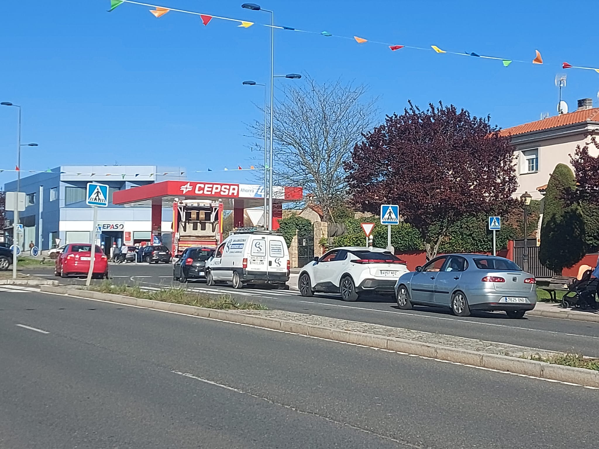 Colas en la gasolinera de la Avenida Juan Carlos I