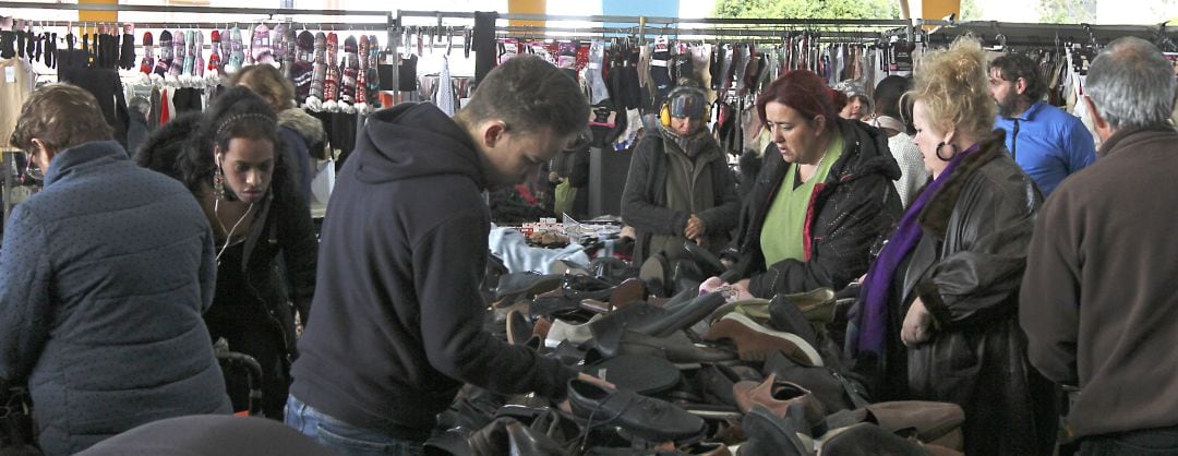 Vecinos de Castelló en el Mercat del dilluns