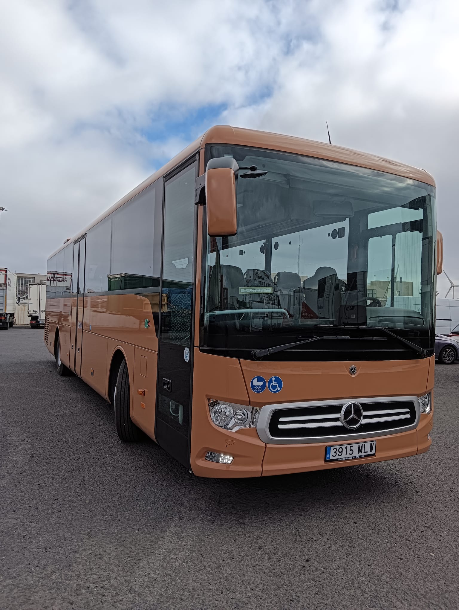 Una de las dos nuevas guaguas híbridas de los Centros Turísticos de Lanzarote.