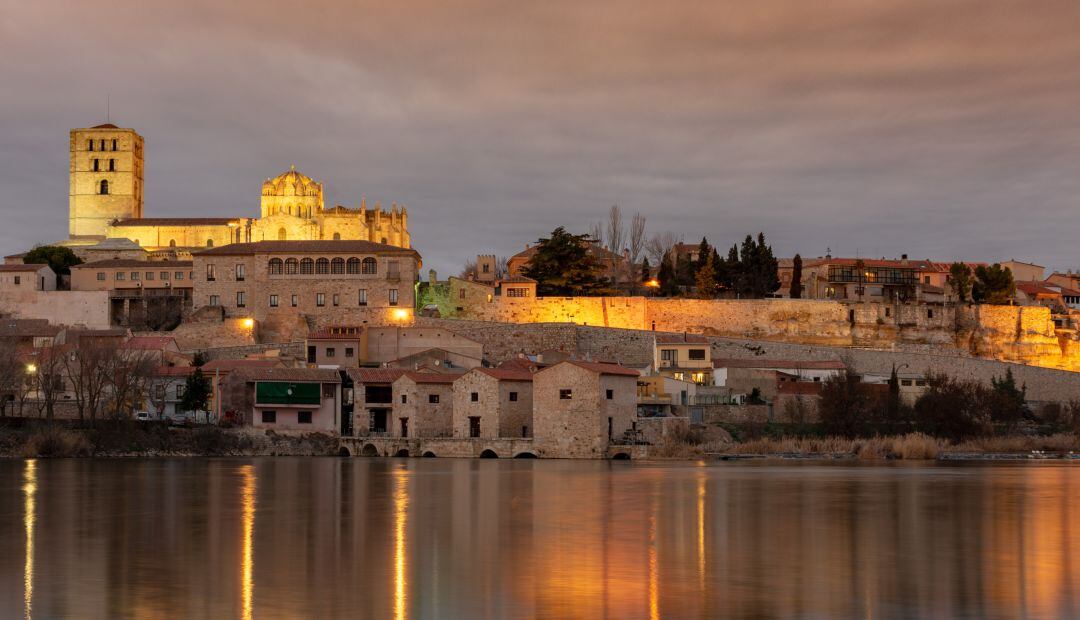 Imagen nocturna de Zamora