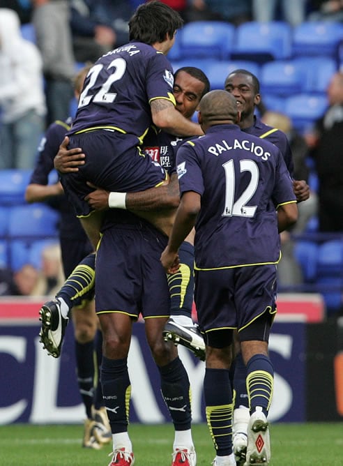 Los jugadores del Tottenham celebran uno de los goles del encuentro